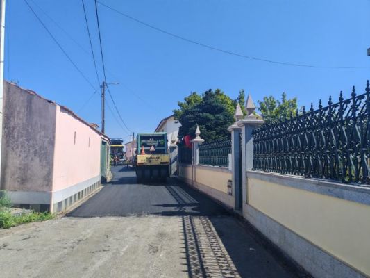 Trabalhos de pavimentação nas ruas