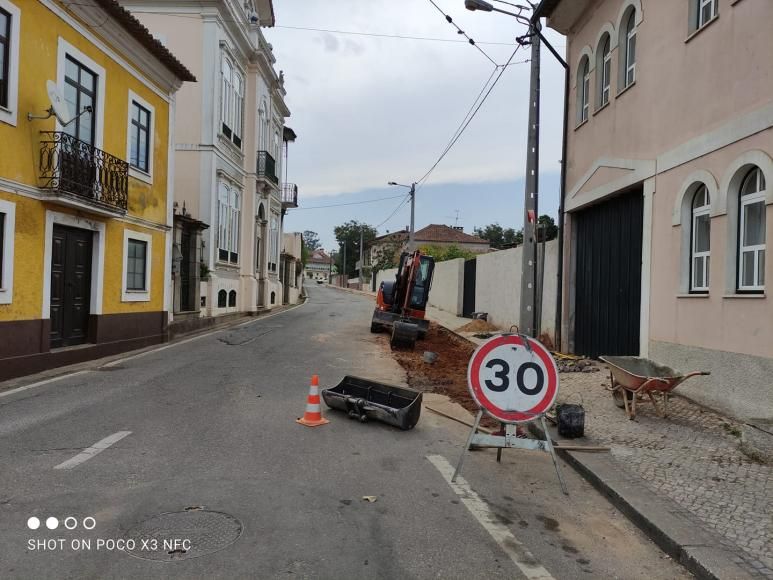 Regularização dos pisos para posterior pavimentação betuminosa