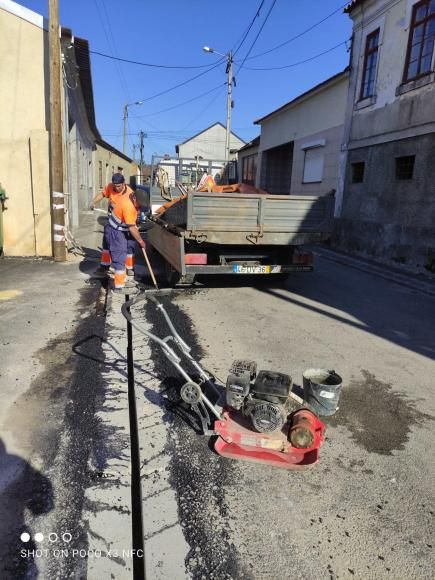 Trabalhos de pavimentação de valas e remates