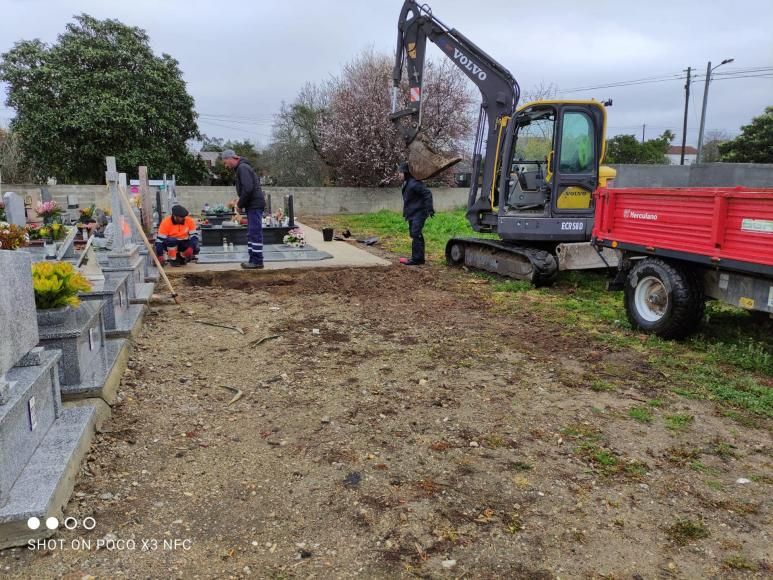 Construção de novas sepulturas