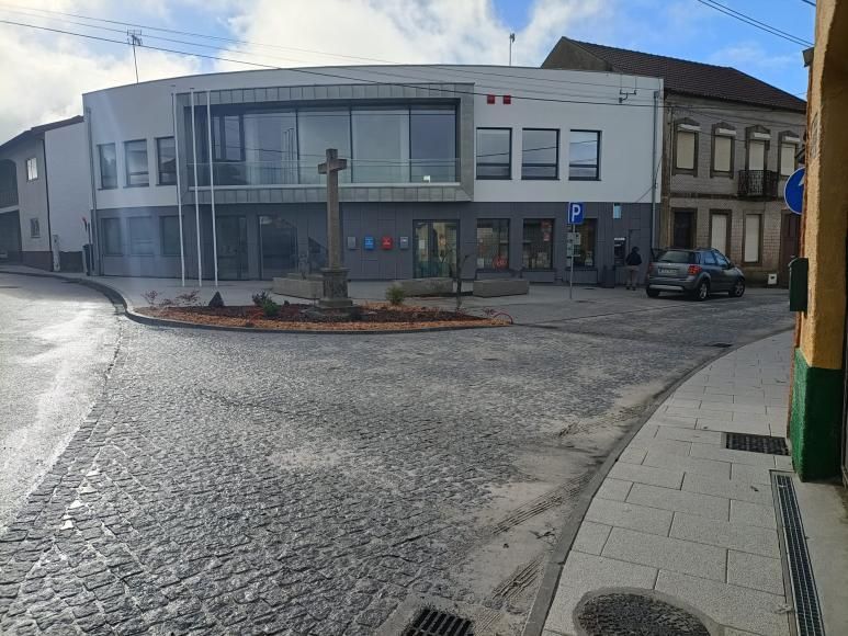 Trabalhos dos arranjos exteriores do edifício da Junta de Freguesia