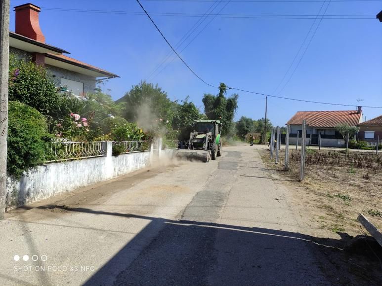 Corte e limpeza de bermas